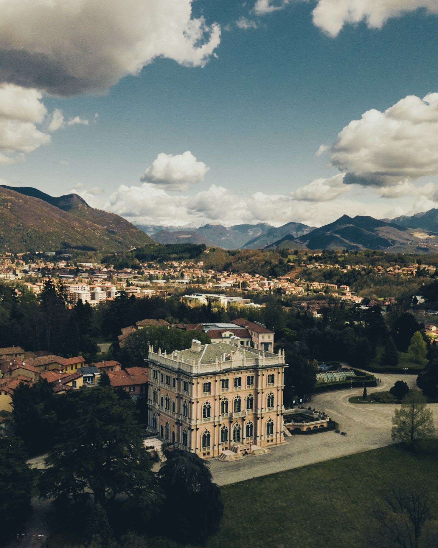 Le tecnologie dietro le riprese con drone in altissima definizione